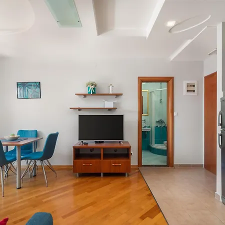 Brkic Apartments With Private Parking Makarska Exterior photo