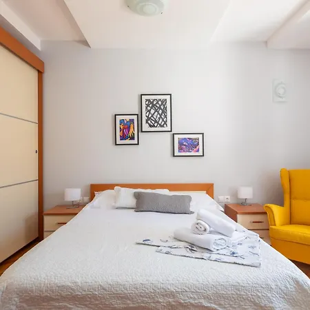 Brkic Apartments With Private Parking Makarska Exterior photo