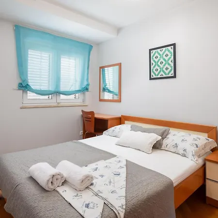 Brkic Apartments With Private Parking Makarska Room photo