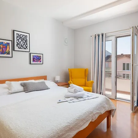 Brkic Apartments With Private Parking Makarska Exterior photo