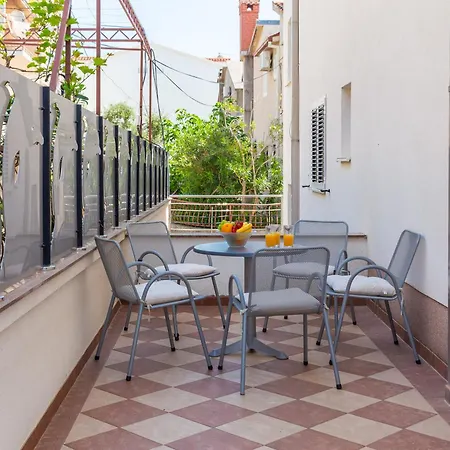 Brkic Apartments With Private Parking Makarska Exterior photo
