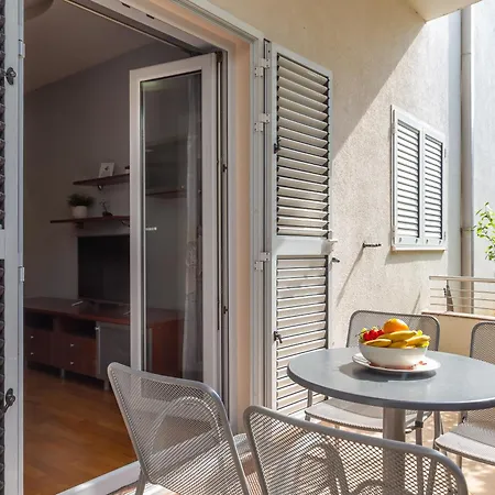 Brkic Apartments With Private Parking Makarska Room photo