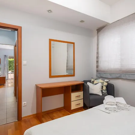 Brkic Apartments With Private Parking Makarska Room photo
