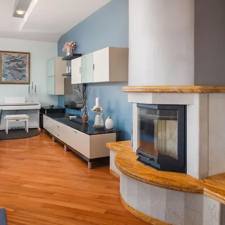 Brkic Apartments With Private Parking Makarska Room photo