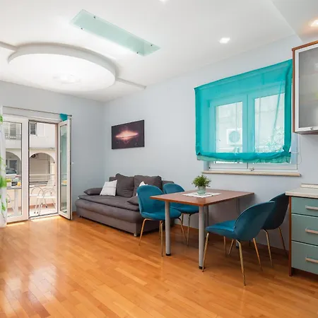 Brkic Apartments With Private Parking Makarska Room photo