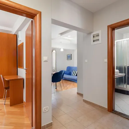 Brkic Apartments With Private Parking Makarska Room photo