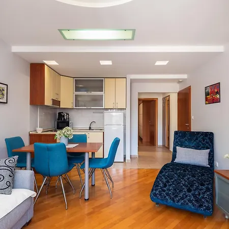 Brkic Apartments With Private Parking Makarska Room photo