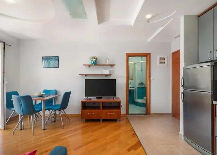 Brkic Apartments With Private Parking
