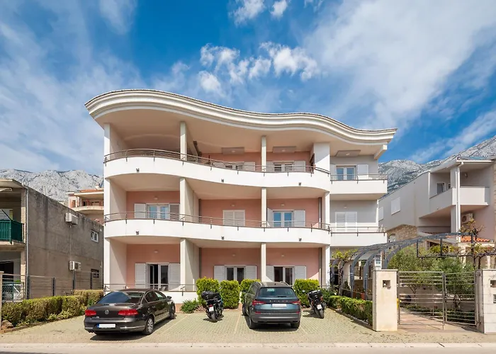 Brkic Apartments With Private Parking