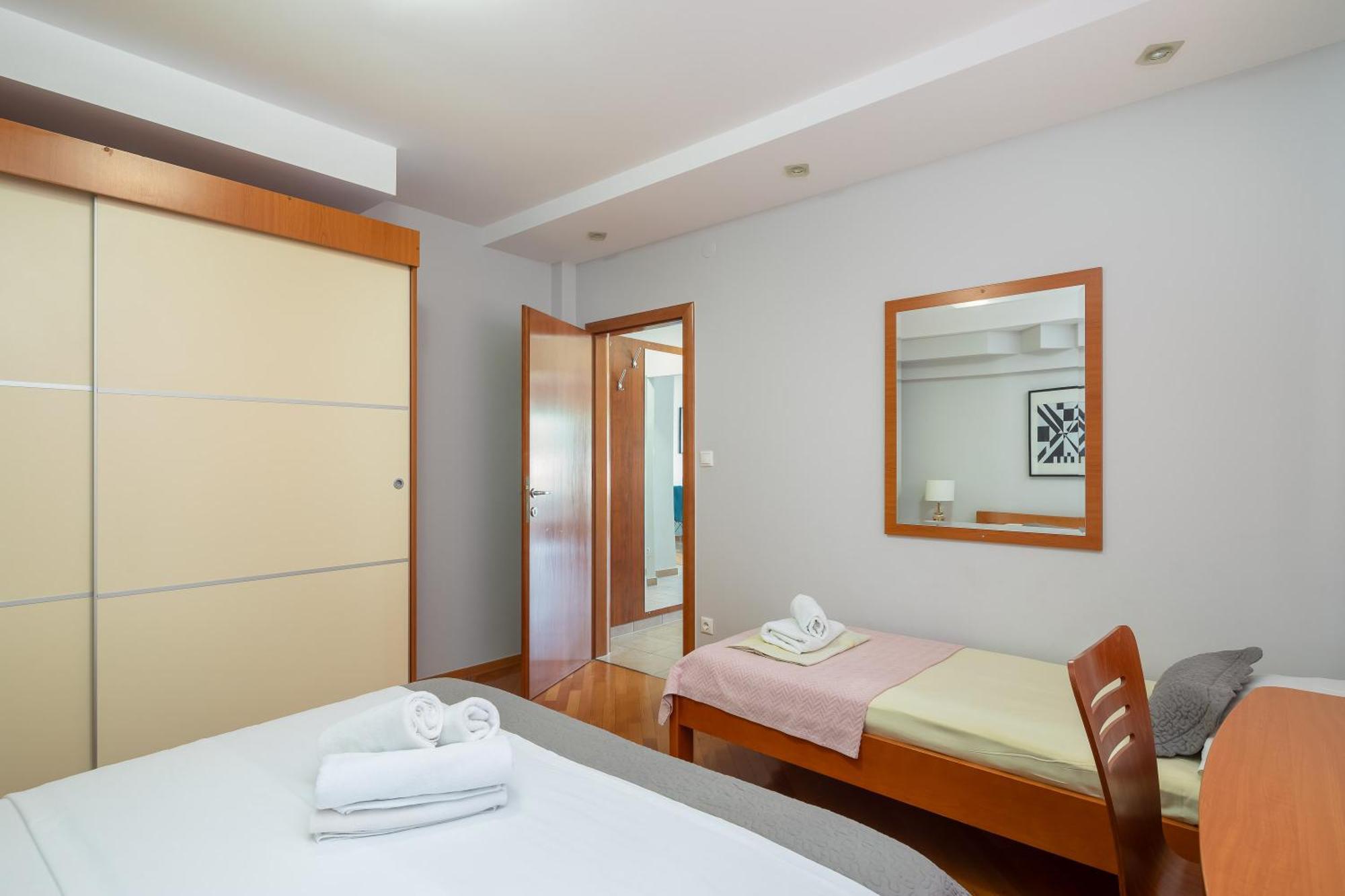 Apartment Brkic With Private Parking *