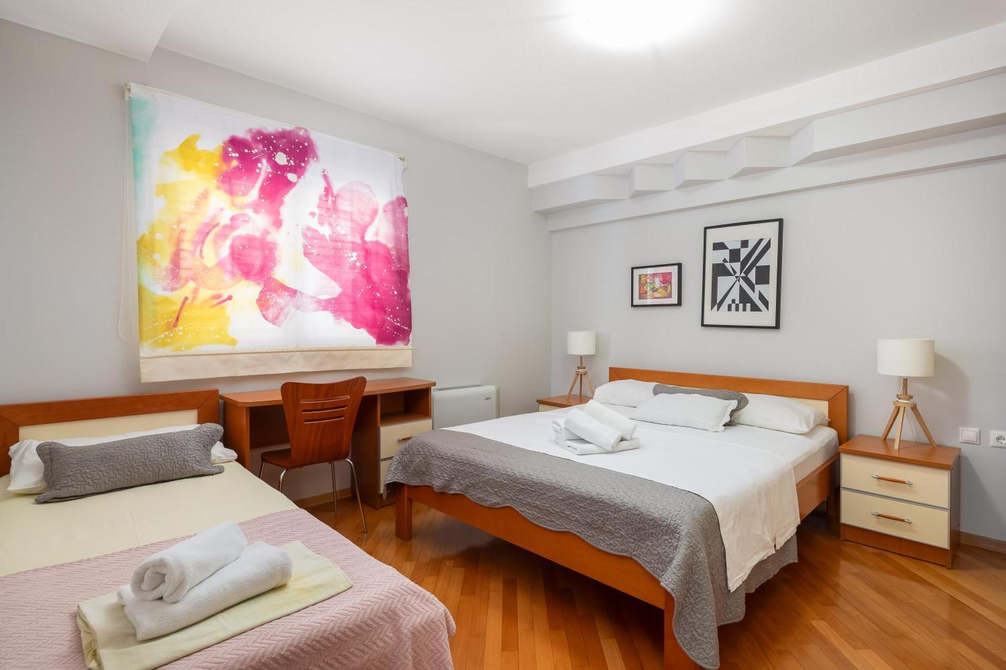 Brkic With Private Parking Apartment Makarska