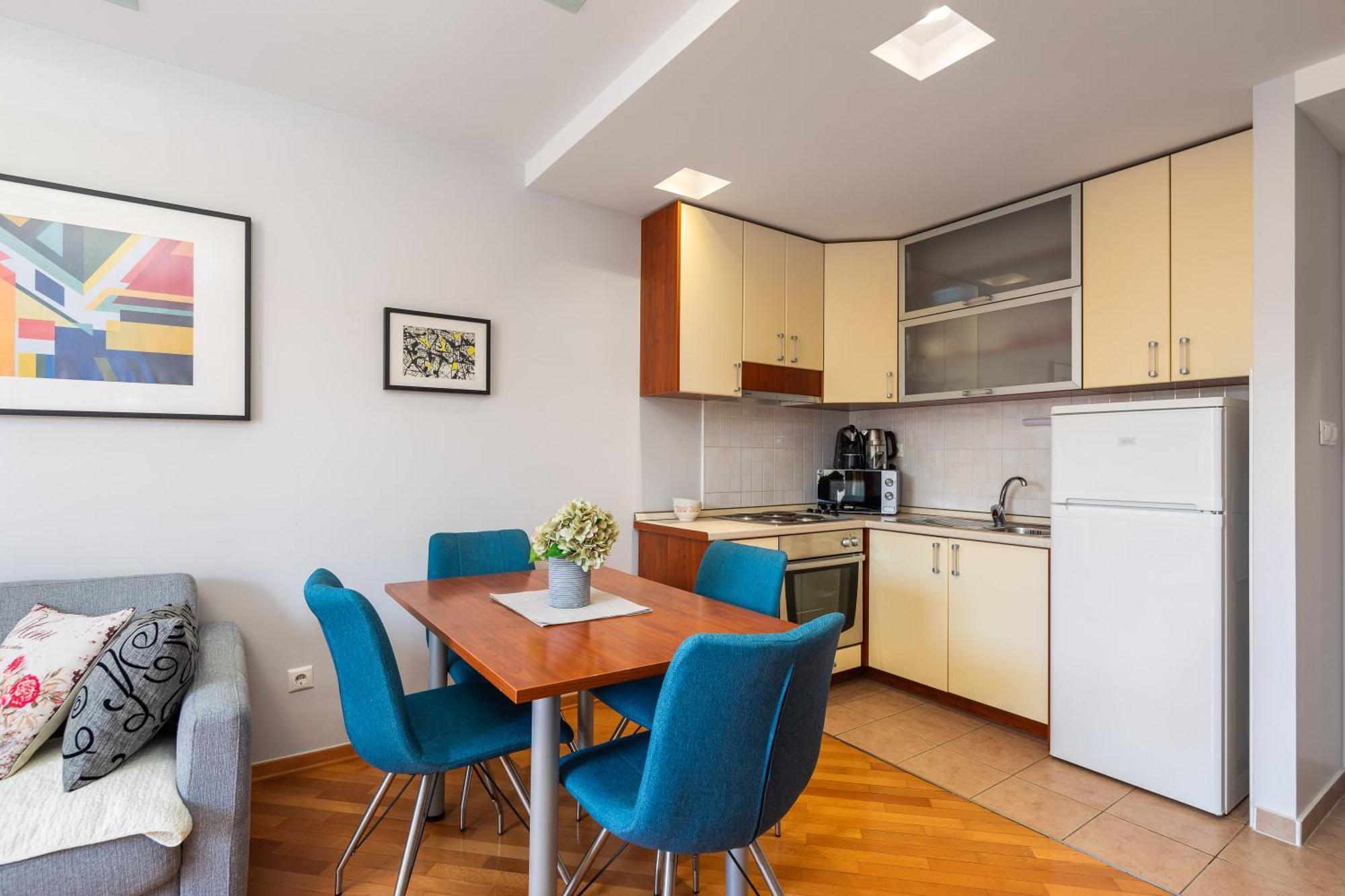 Brkic With Private Parking Apartment Makarska