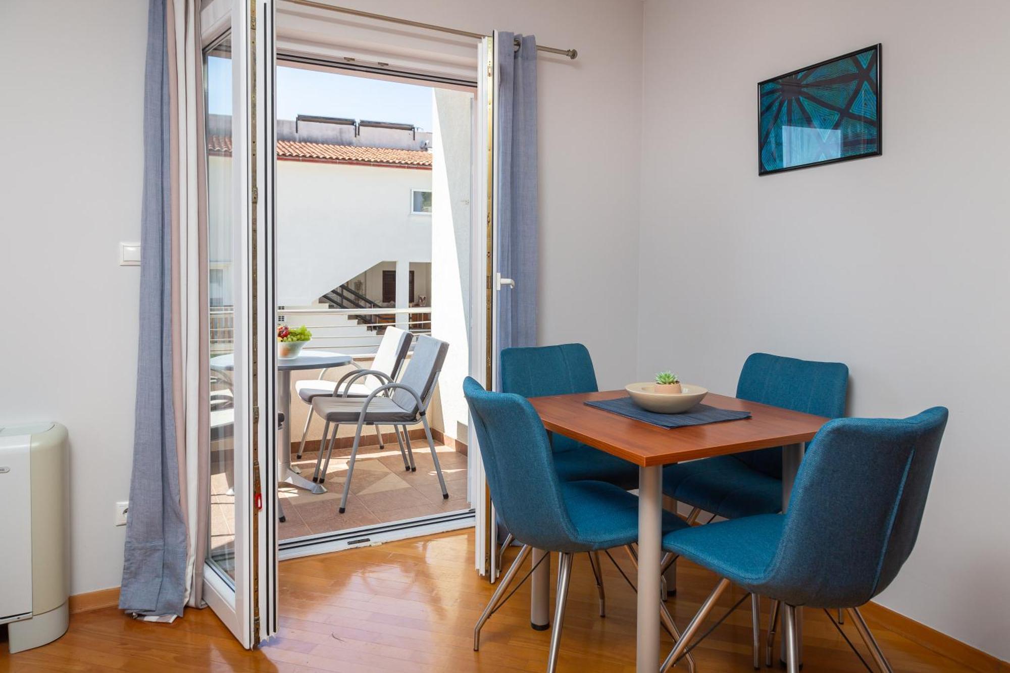 Brkic With Private Parking Apartment