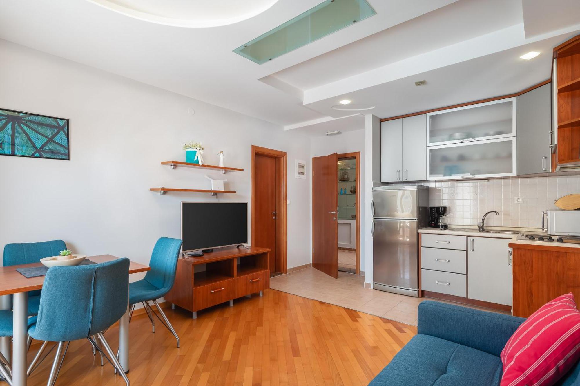 Brkic With Private Parking * Makarska