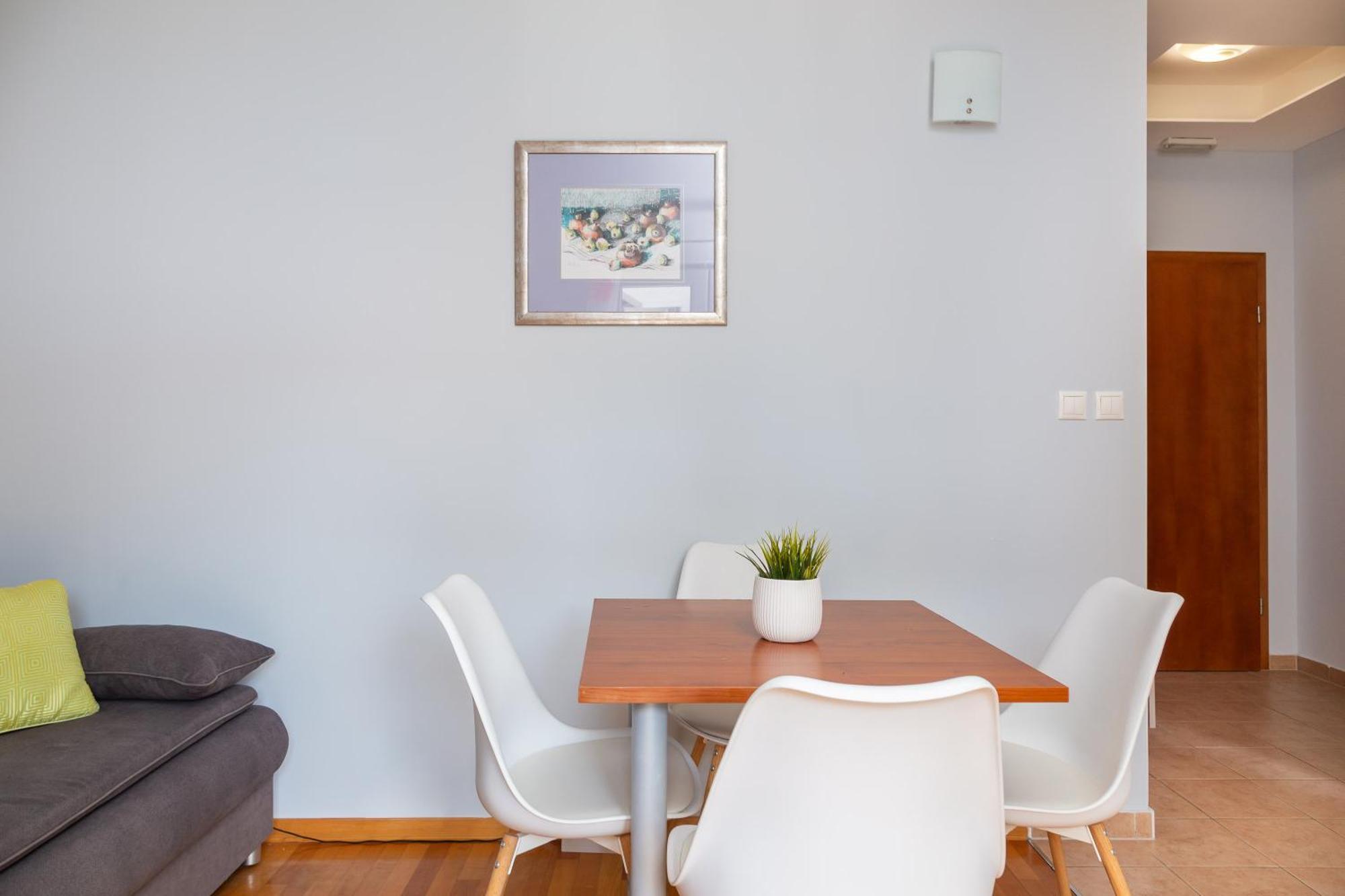 Apartment Brkic With Private Parking Makarska