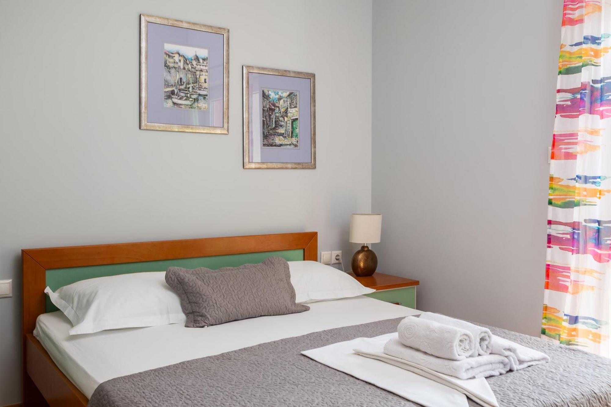 Brkic With Private Parking Apartment Makarska