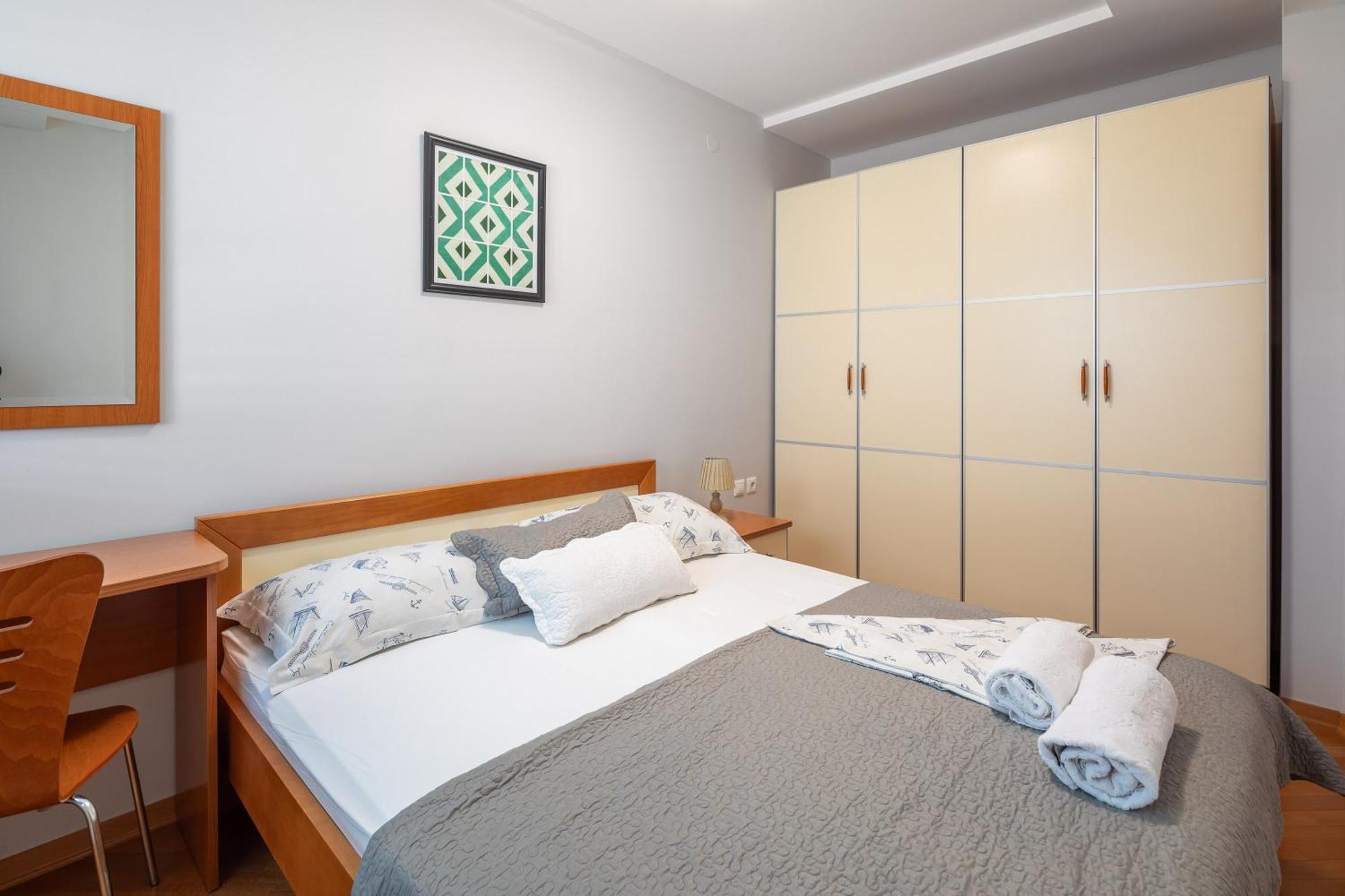 Apartment Brkic With Private Parking Makarska