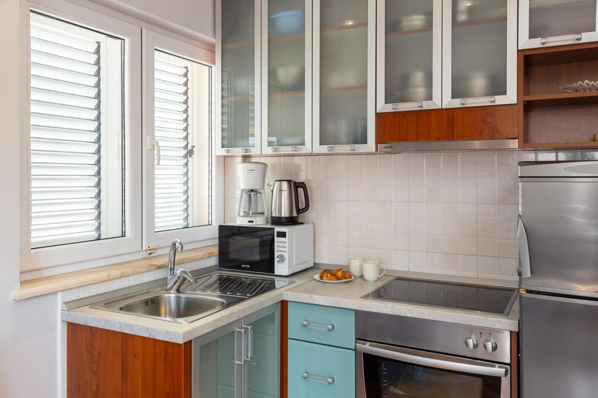 Brkic With Private Parking Apartment Makarska