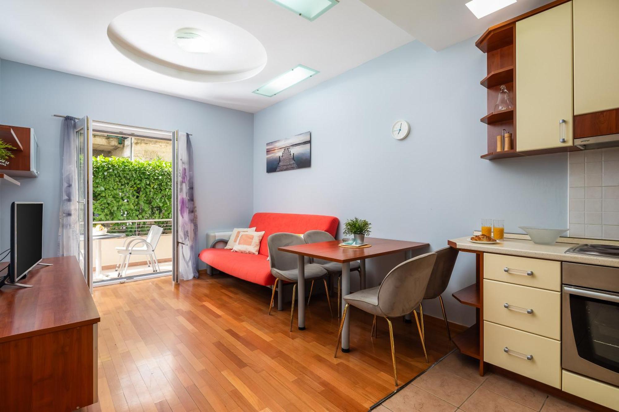 Brkic With Private Parking Apartment Makarska