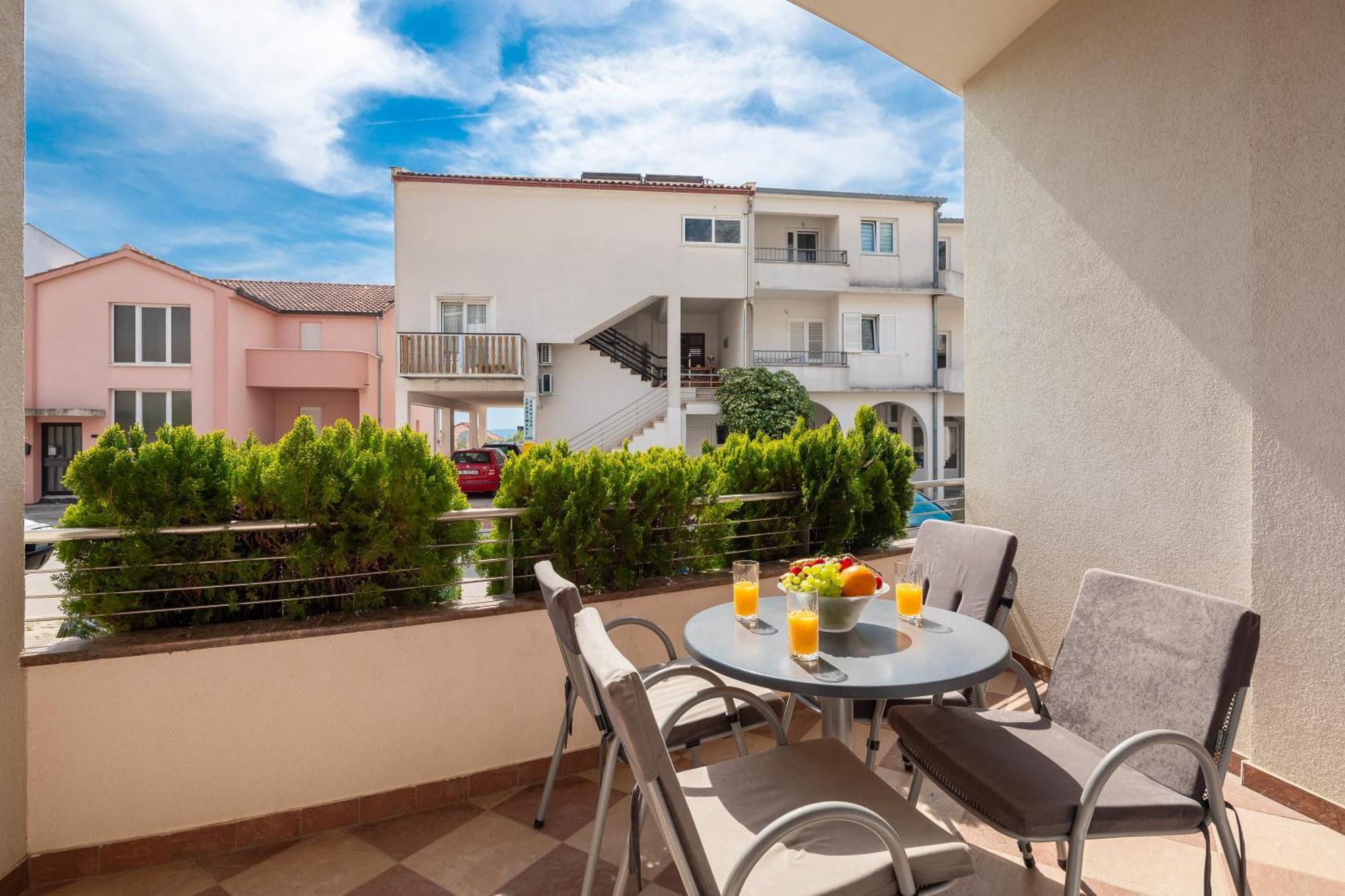 Apartment Brkic With Private Parking Makarska